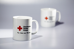 Rotkreuz-Cafe 2 Kaffeebecher mit Rotkreuz-Aufdruck